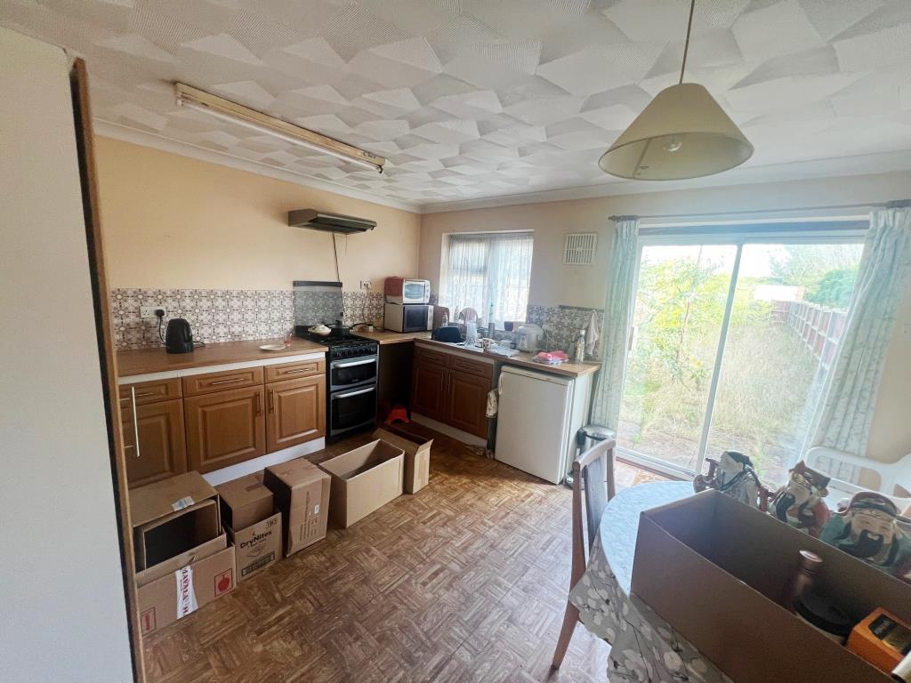 Lot: 68 - THREE-BEDROOM HOUSE FOR IMPROVEMENT - Kitchen and sliding doors to garden